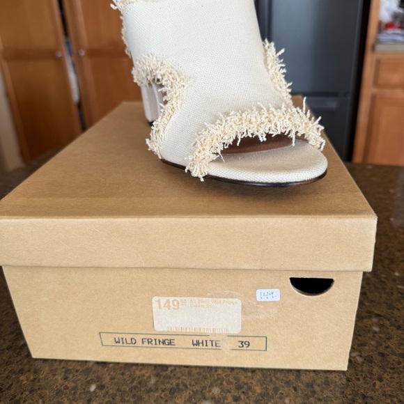 NEW - ALL BLACK Brand - Cute Cream Mules w/ Chunky Heel & Frayed Edges - Size 10 - Picture 5 of 14